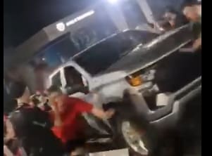 Detienen a conductor de camioneta que atropello a aficionados en la glorieta de Pancho Villa