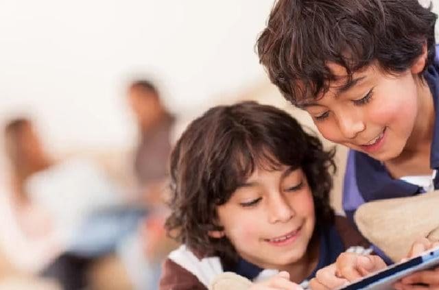 Ni más pantallas ni cero estudio: la recomendación de Educación Básica para vacaciones