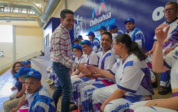 Reciben «Campeones de Centauros» uniformes por parte del municipio