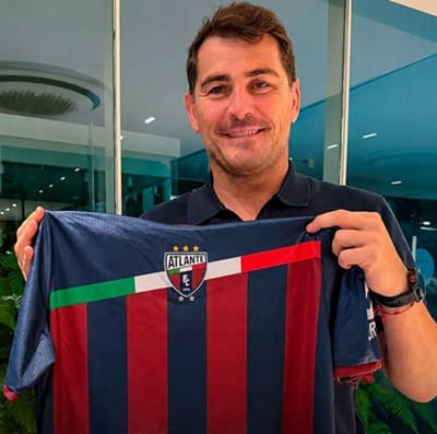 Atlante obsequia playera al ex portero del Real Madrid