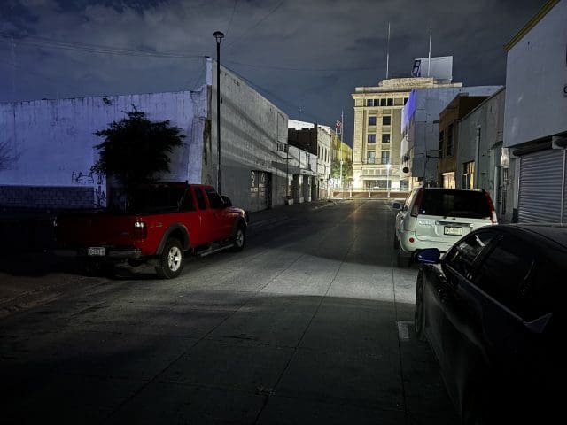 Reportan lámpara de alumbrado público apagada en la calle Morelos
