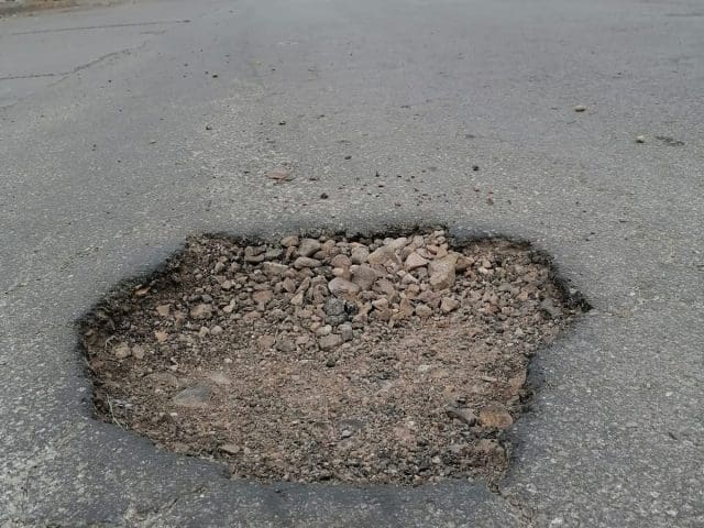 Reportan mega bache en el centro de la ciudad
