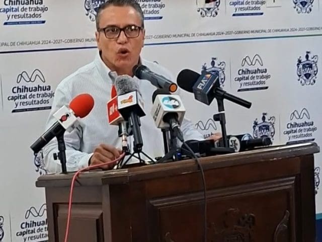 Premian a Chihuahua con la Escoba de Oro por sus servicios de limpieza