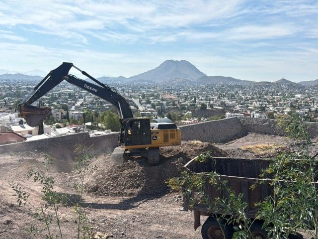 Supervisa Municipio demolición controlada de muro en Herradura La Salle para evitar riesgos