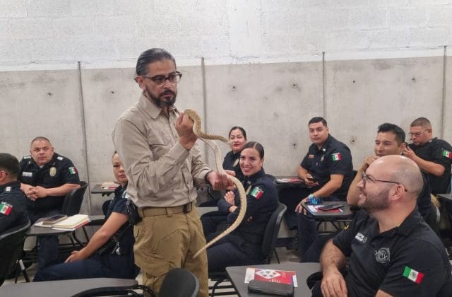 Capacitan a policías y bomberos en atención por mordeduras de serpientes y picaduras de fauna venenosa
