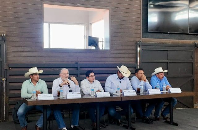 Unión Ganadera recibe envío de moscas estériles en reunión con Senasica
