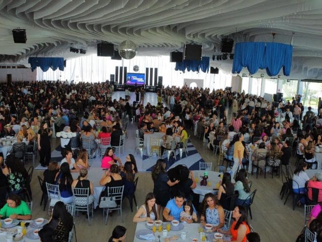 Miles de mujeres cierran filas con César Jáuregui rumbo al 2027