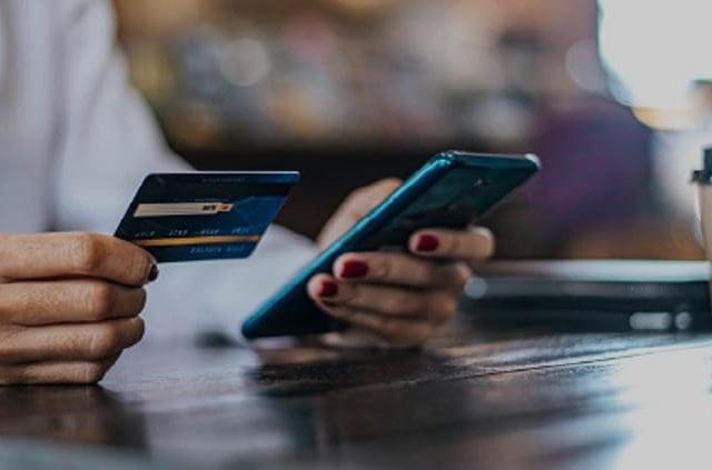 Alertan sobre nuevo fraude bancario; falsos ejecutivos llegan a domicilios con NIP falso