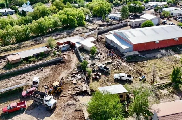 Alcalde de Casas Grandes busca terrenos y recursos para 190 damnificados por inundación