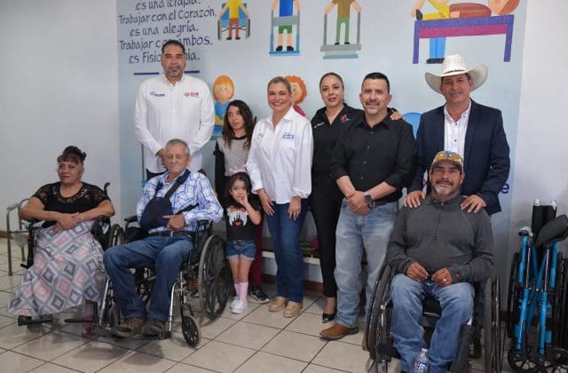 Maru Campos supervisa Unidad de Rehabilitación en Madera y entrega apoyos a personas con discapacidad