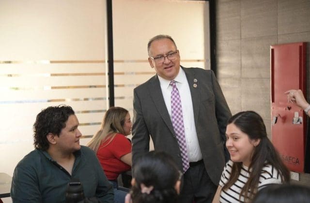 El rector de la UACH da la bienvenida a nuevos estudiantes