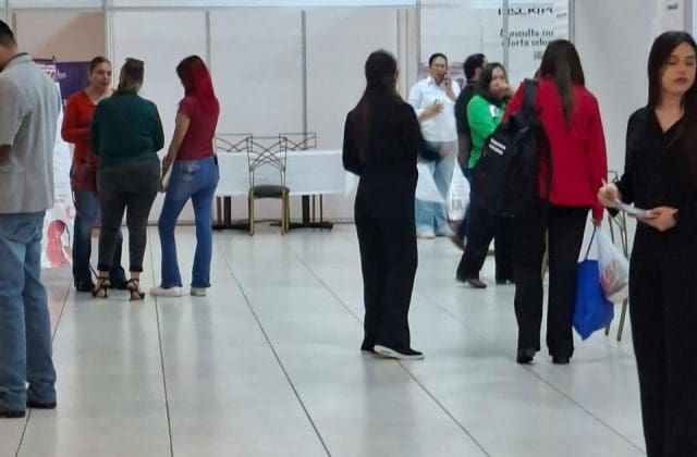 Promueven El CEJUM feria de servicios en cd Cuauhtémoc