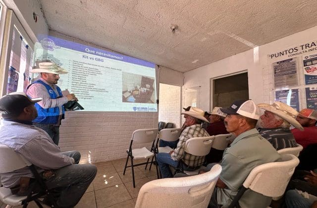 Capacitan a productores de la zona rural para detectar gusano barrenador