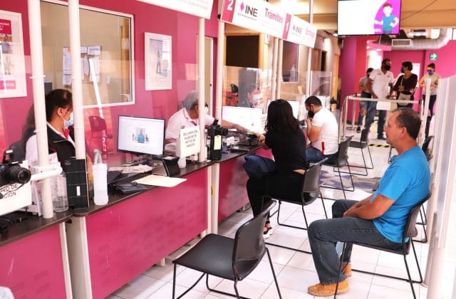 El INE informa que tardan 9 días en entregar credenciales