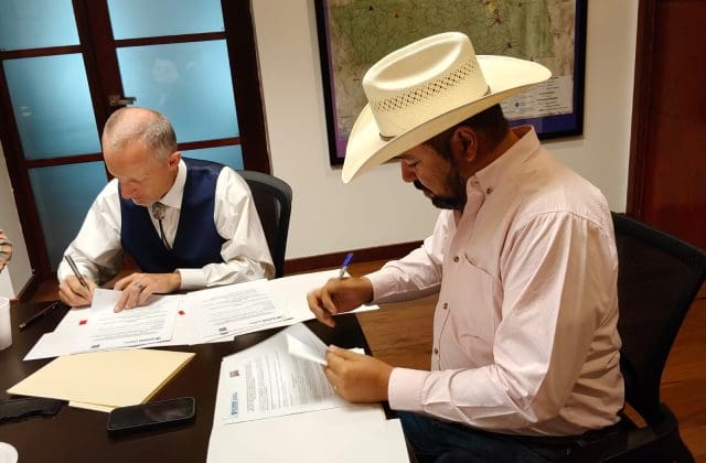 SDR y Universidad de Nuevo México firman convenio para innovación en el campo