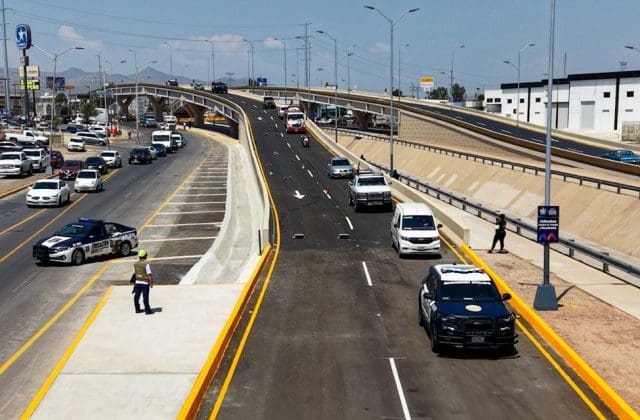 Vecinos contentos por la entrega del puente de Vialidad los Nogales e Industrias