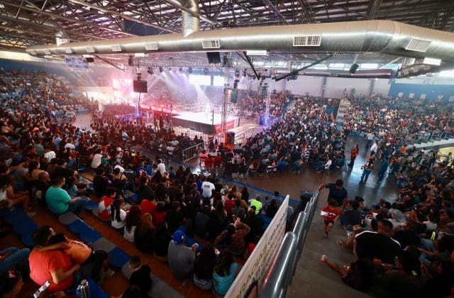 Miles disfrutan función gratuita de Lucha Libre AAA en Cuauhtémoc organizada por Amigos de Cruz