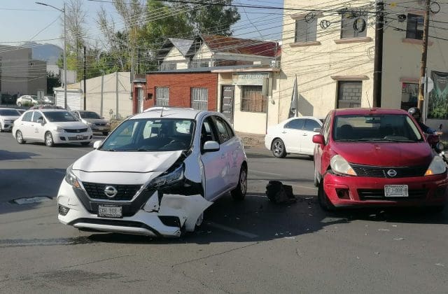 Fuerte choque provoca caos vial en la Independencia