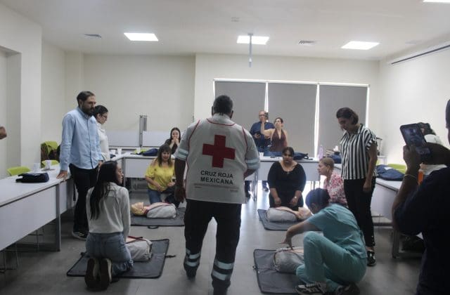 Capacita IMPAS a personal para salvar vidas ante emergencias cardíacas
