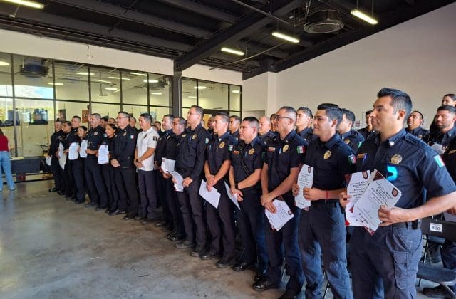 Reconocen acciones de alto impacto de 76 bomberos con entrega de bonos