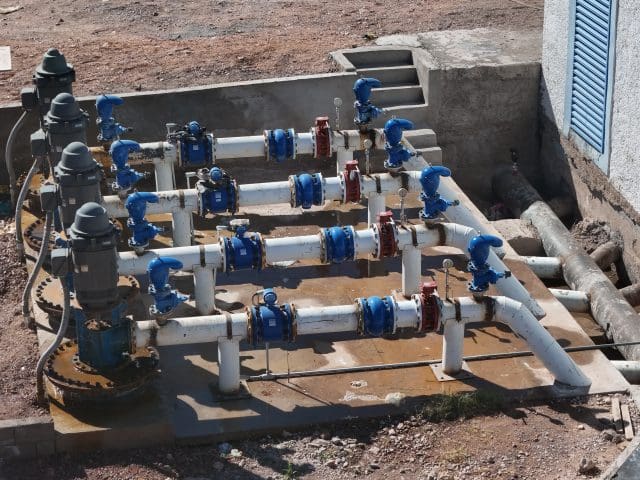 Fallas eléctricas dejan fuera de operación a 69 pozos de agua en Chihuahua