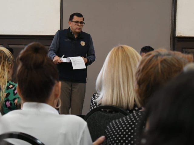 Atienden a familiares de personas desaparecidas en reunión de trabajo
