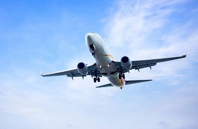 Aterriza avión de emergencia tras presunta agresión entre pilotos rumbo a Israel