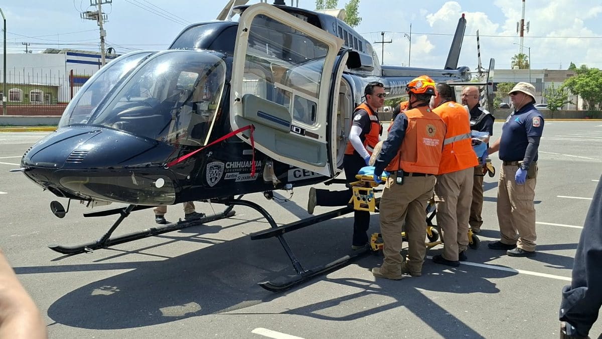 Trasladan via aérea a mujer de 72 años desde la comunidad de Uruachi