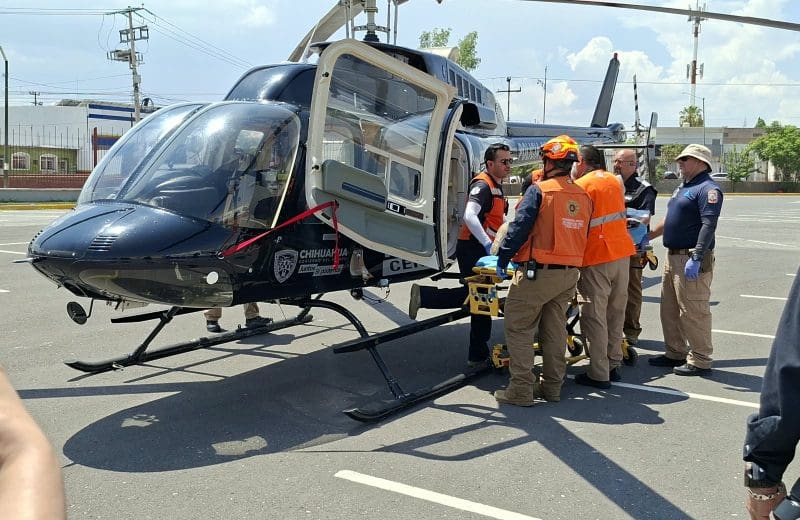 Trasladan via aérea a mujer de 72 años desde la comunidad de Uruachi