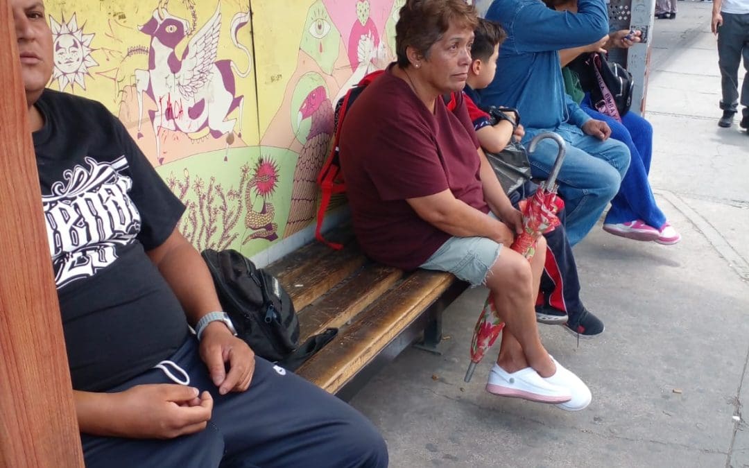 Hora y media, usuarios esperando la ruta de camión Santa Rosa en el centro