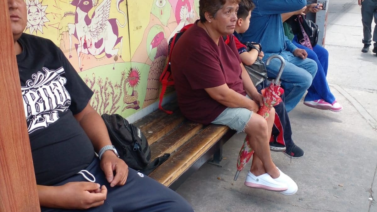 Hora y media, usuarios esperando la ruta de camión Santa Rosa en el centro