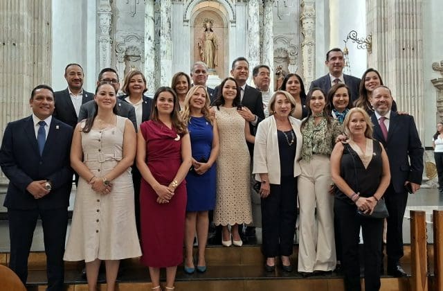 Marco Bonilla y su gabinete asistieron a misa previo al Quinto Informe de Gobierno