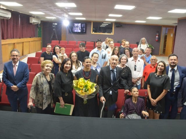 Reconocen trayectoria de Arturo Licón Baeza