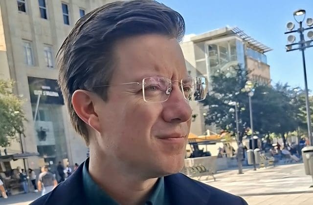 Moneda digital facilitaría rastreo de recursos, pero persiste reto en comunidades sin tecnología: Roberto Fuentes