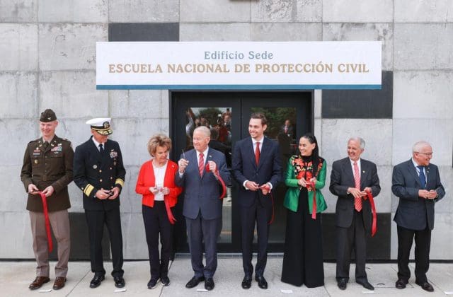 Asisten de la embajada americana a la Escuela Nacional de Protección Civil