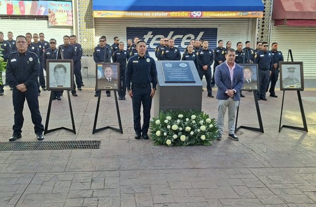 Rinden homenaje a cuatro bomberos fallecidos hace 20 años durante servicio