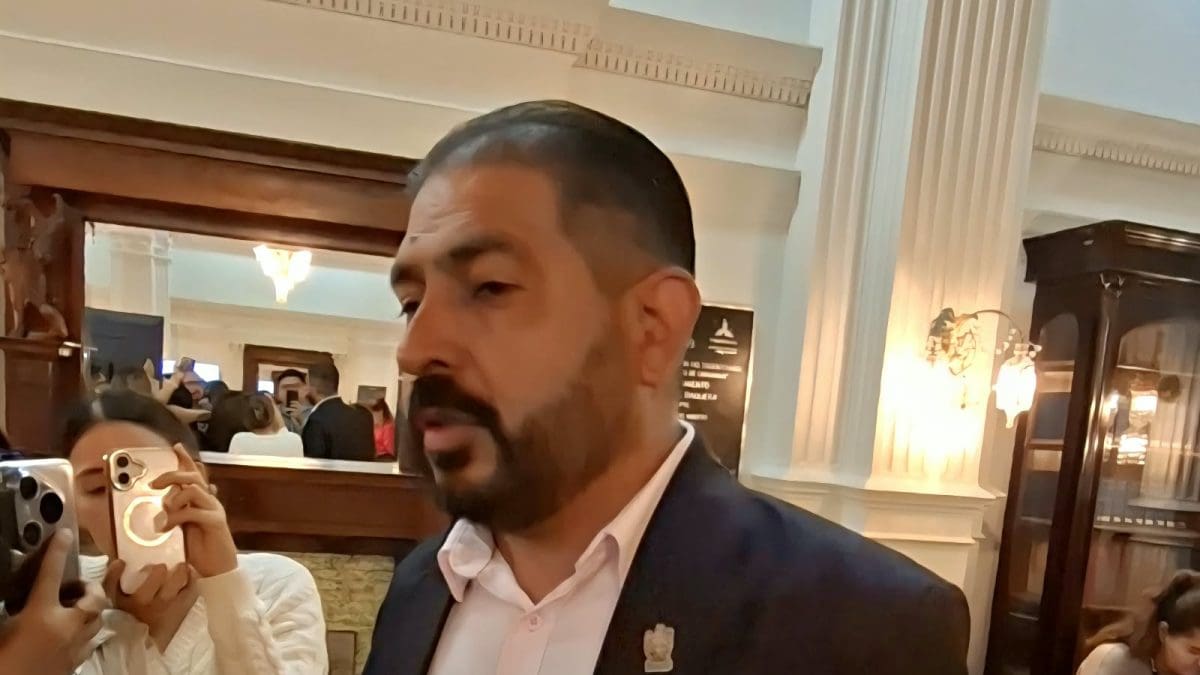 Hugo Gonzales cuestiona posible venta de calle Bustamante en 18 millones de pesos