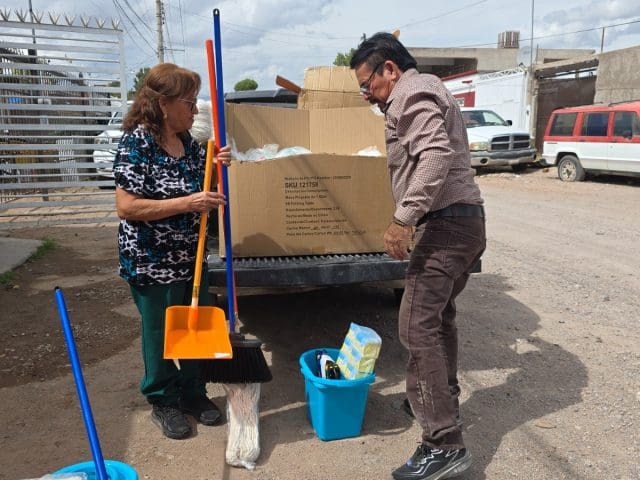 Entregan apoyos para el hogar a familias de zonas vulnerables de Chihuahua Capital 