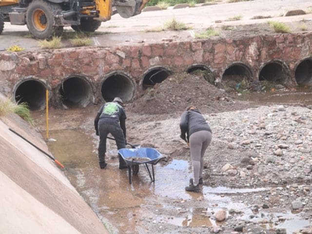 Refuerzan limpieza y atención en zonas afectadas por lluvias en Chihuahua
