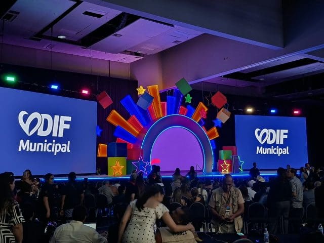 Karina Olivas presenta resultados de programas sociales y proyectos que quedarán en marcha