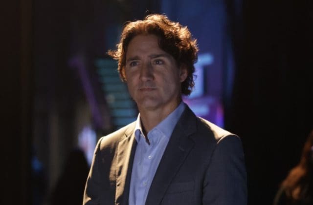 Llama Trudeau a garantizar beneficios para usuarios de I.A.