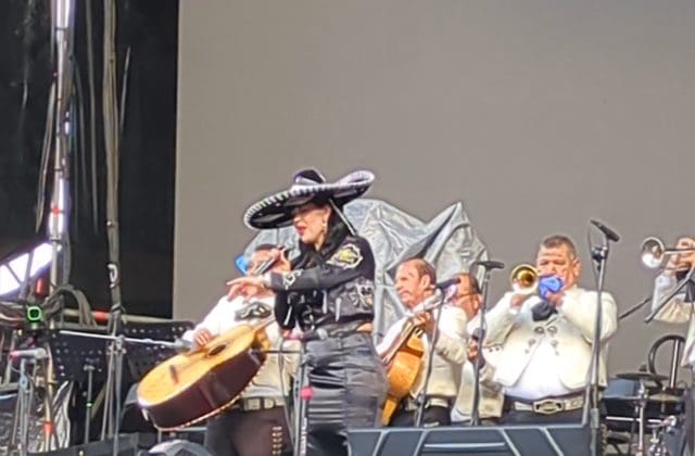 Arranca Grito de Independencia con Narce Dalia y éxitos de mariachi