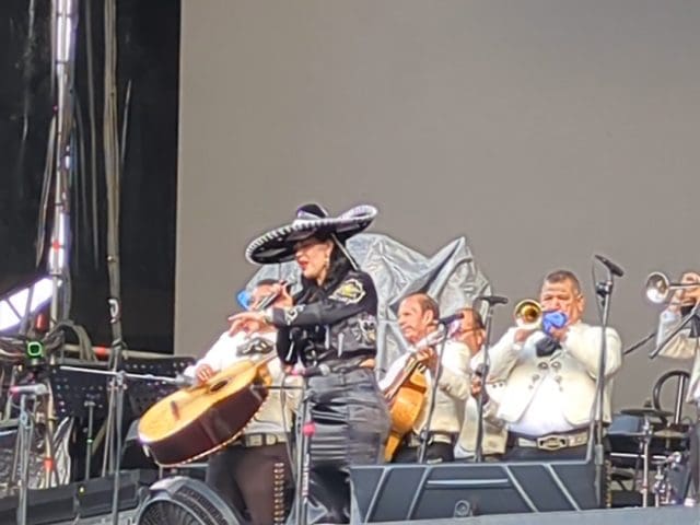 Arranca Grito de Independencia con Narce Dalia y éxitos de mariachi