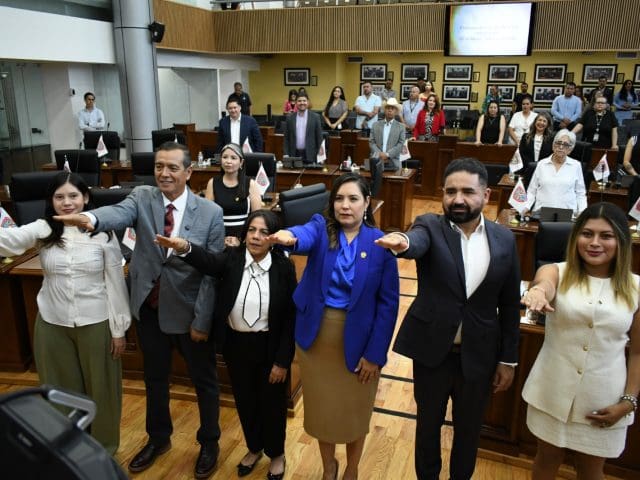 Rinde protesta nueva Mesa Directiva del Congreso, la encabeza Joss Vega