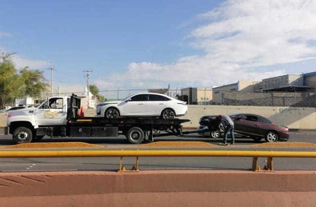 Choque entre cinco vehículos colapsa circulación en La Cantera