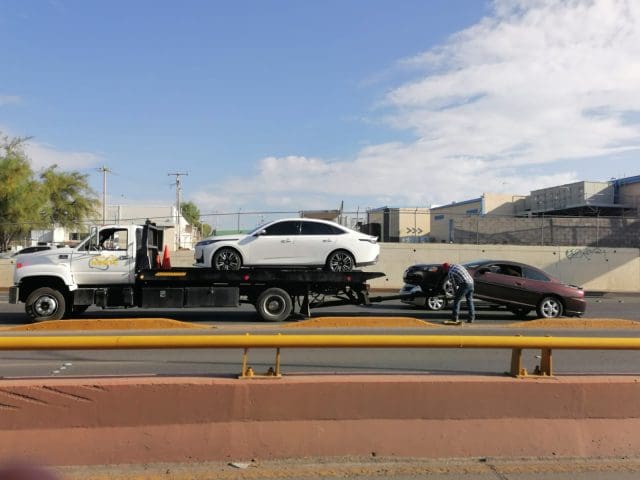 Choque entre cinco vehículos colapsa circulación en La Cantera
