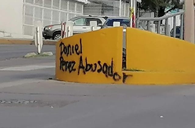 Grafiti y baches exhiben pendientes en Universidad y Pascual Orozco