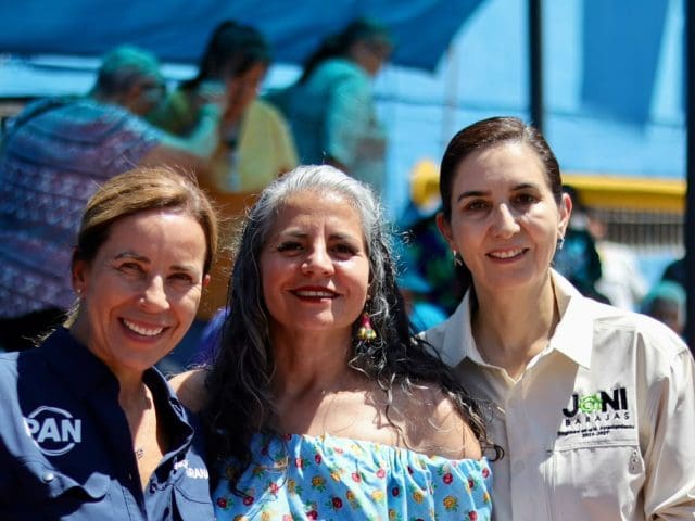 Manque Granados entrega apoyos a 80 familias de Colonia Rubio