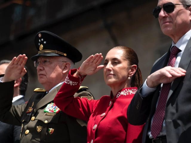 Sheinbaum afirma que México no será colonia ni protectorado de nadie durante desfile de Independencia