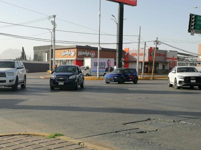Dos choques complican circulación en avenida Tecnológico